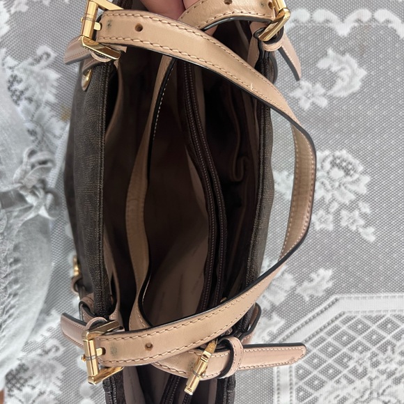 Authentic Michael Kors tote like new - Picture 3 of 10